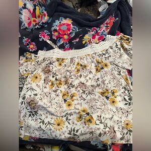 Torrid size 2 floral top nwt